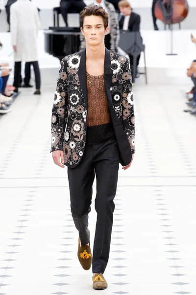 Look 53